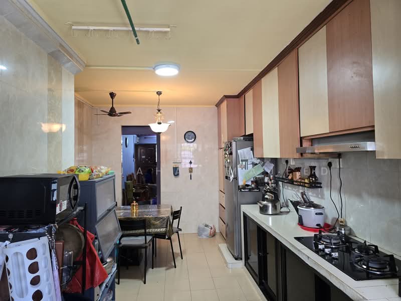 658 Hougang Avenue 8 HDB Flat For Sale at S$ 480,000 | PropertyGuru Singapore - Kitchen