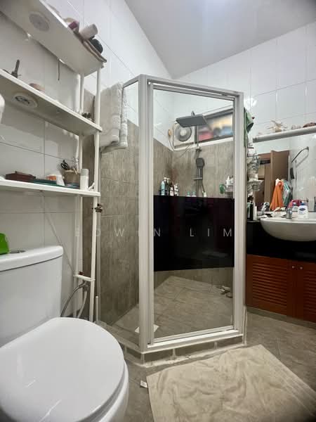 Hillcrest Arcadia Condominium For Sale at S$ 1,928,000 | PropertyGuru Singapore - Toilet