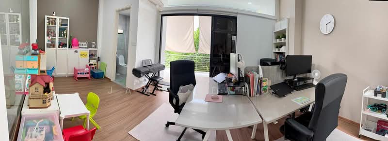 Stunning, Rare & Well-renovated Inter-Terrace - Your Desired Home with Lift! Terraced House For Sale at S$ 5,600,000 | PropertyGuru Singapore - Study area