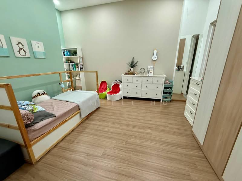 Stunning, Rare & Well-renovated Inter-Terrace - Your Desired Home with Lift! Terraced House For Sale at S$ 5,600,000 | PropertyGuru Singapore - Another spacious bedroom