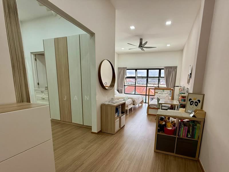 Stunning, Rare & Well-renovated Inter-Terrace - Your Desired Home with Lift! Terraced House For Sale at S$ 5,600,000 | PropertyGuru Singapore - Master bedroom with walk in closet