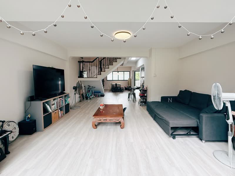 471 Jurong West Street 41 HDB Flat For Sale at S$ 868,000 | PropertyGuru Singapore - Living Room