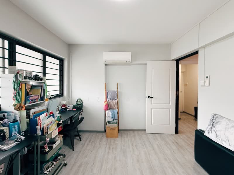 471 Jurong West Street 41 HDB Flat For Sale at S$ 868,000 | PropertyGuru Singapore - Study