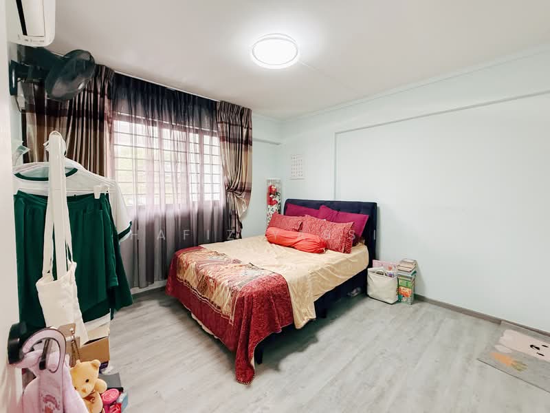471 Jurong West Street 41 HDB Flat For Sale at S$ 868,000 | PropertyGuru Singapore - Bedroom