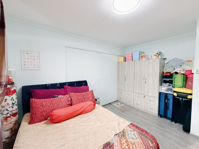 471 Jurong West Street 41 HDB Flat For Sale at S$ 868,000 | PropertyGuru Singapore - Bedroom