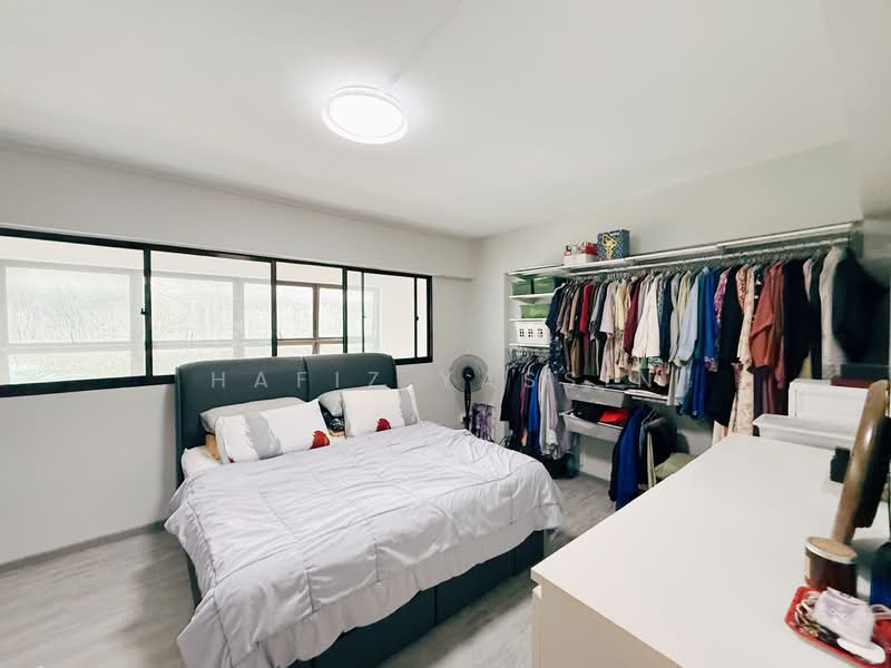 471 Jurong West Street 41 HDB Flat For Sale at S$ 868,000 | PropertyGuru Singapore - Bedroom