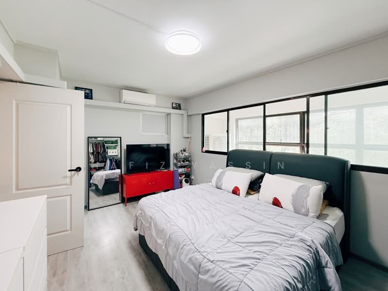 471 Jurong West Street 41 HDB Flat For Sale at S$ 868,000 | PropertyGuru Singapore - Bedroom