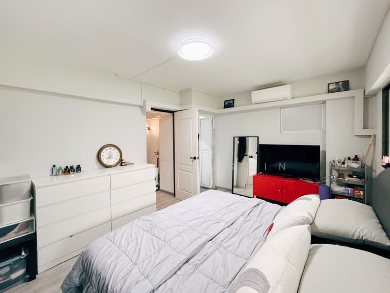 471 Jurong West Street 41 HDB Flat For Sale at S$ 868,000 | PropertyGuru Singapore - Bedroom