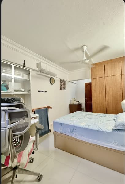 249 Tampines Street 21, 249 Tampines Street 21, 3 Bedrooms, 1,098 sqft, HDB Flat For Rent, by Chen Kwee Fong, 500059227 - Master Bedroom - PropertyGuru.com.sg