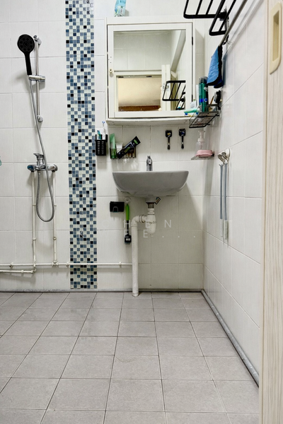 249 Tampines Street 21, 249 Tampines Street 21, 3 Bedrooms, 1,098 sqft, HDB Flat For Rent, by Chen Kwee Fong, 500059227 - Attached Bathroom - PropertyGuru.com.sg