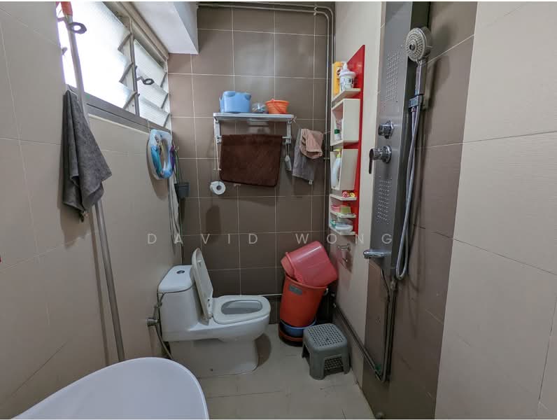 653 Jalan Tenaga HDB Flat For Sale at S$ 918,000 | PropertyGuru Singapore - Bathroom
