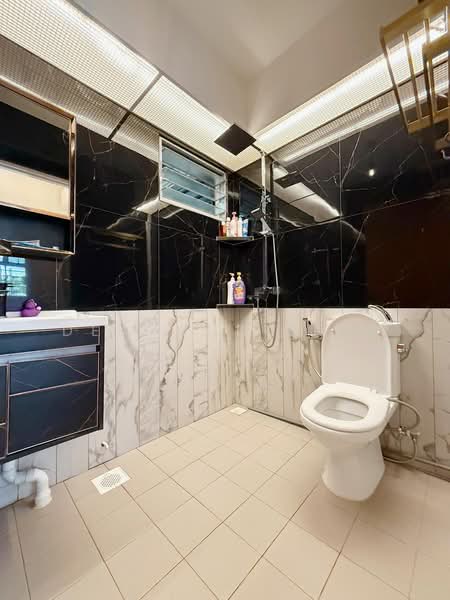 115C Canberra Walk HDB Flat For Sale at S$ 725,000 | PropertyGuru Singapore - Bathroom