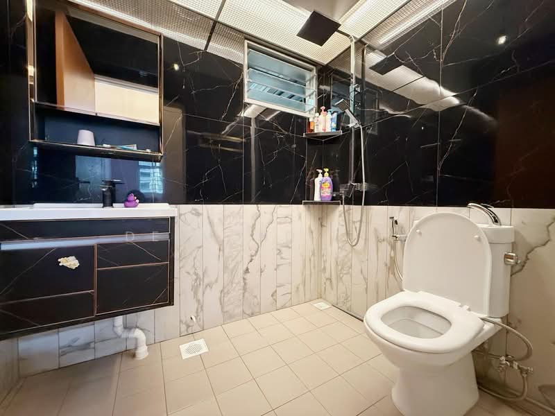 115C Canberra Walk HDB Flat For Sale at S$ 725,000 | PropertyGuru Singapore - Bathroom