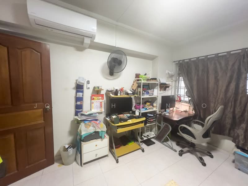 156 Yung Loh Road HDB Flat For Sale at S$ 608,000 | PropertyGuru Singapore - Study