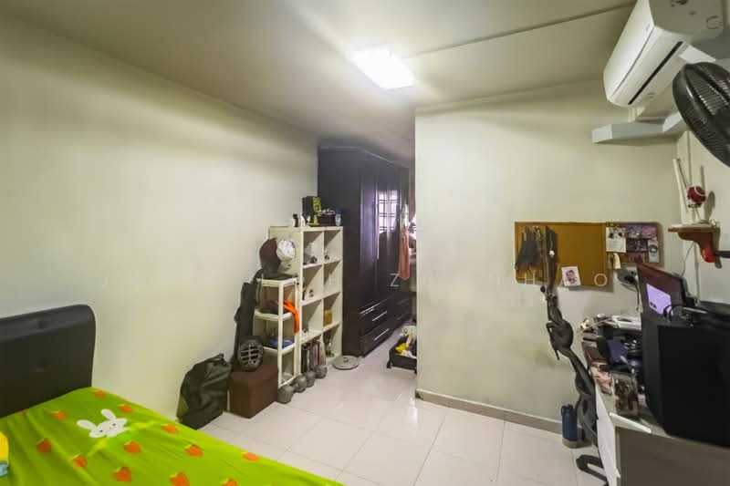 156 Yung Loh Road HDB Flat For Sale at S$ 608,000 | PropertyGuru Singapore - Bedroom