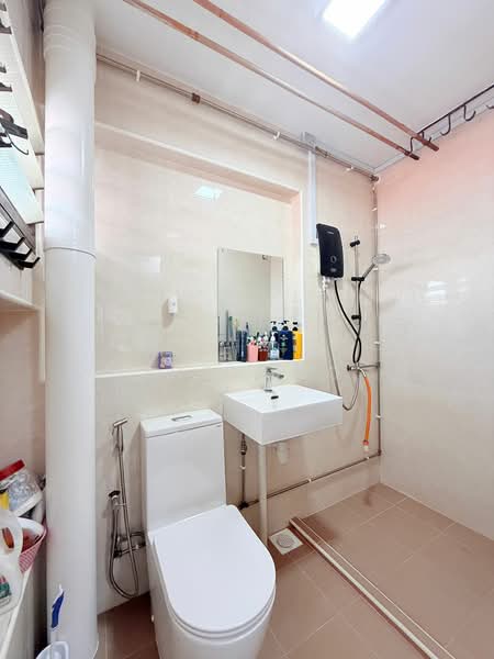 156 Yung Loh Road, 156 Yung Loh Road, 3 Bedrooms, 1,152 sqft, HDB Flat For Sale, by Jose Loh Zhenhao, 500059242 - Bathroom - PropertyGuru.com.sg