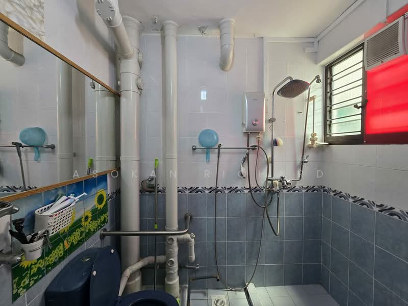 38 Upper Boon Keng Road HDB Flat For Sale at S$ 720,000 | PropertyGuru Singapore - Bathroom