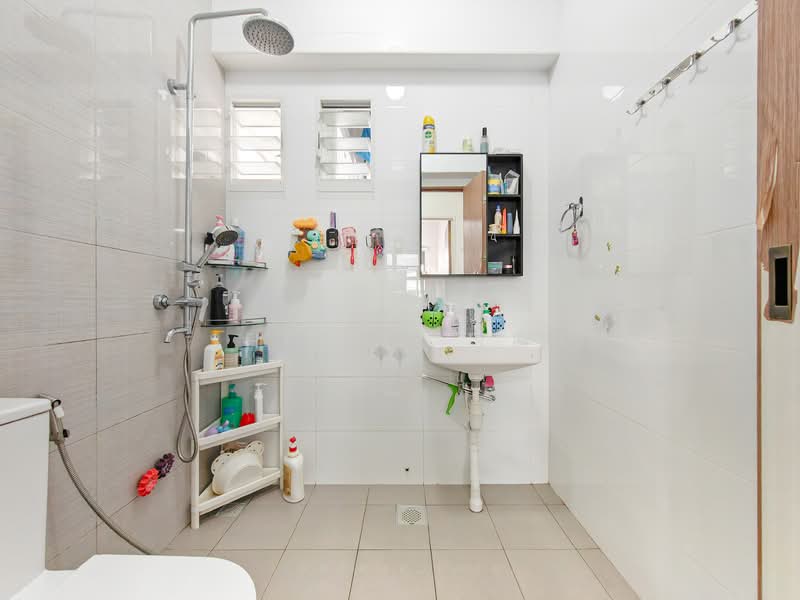 619A Tampines Street 61 HDB Flat For Sale at S$ 850,000 | PropertyGuru Singapore - Bathroom