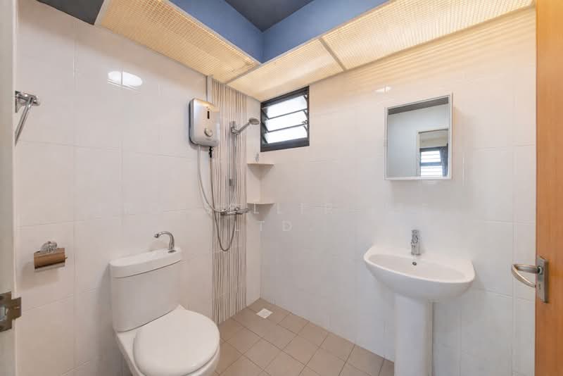 462D Yishun Avenue 6 HDB Flat For Sale at S$ 605,000 | PropertyGuru Singapore - Bathroom