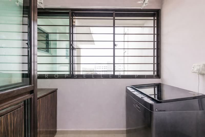 462D Yishun Avenue 6 HDB Flat For Sale at S$ 605,000 | PropertyGuru Singapore - Balcony