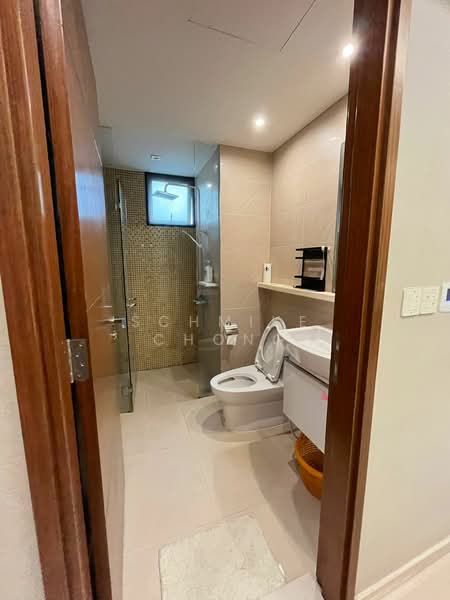 Miltonia Residences, 520 Miltonia Close, 2 Bedrooms, 1,001 sqft, Condominium For Rent, by Schmike Chong, 500059257 - Bathroom - PropertyGuru.com.sg