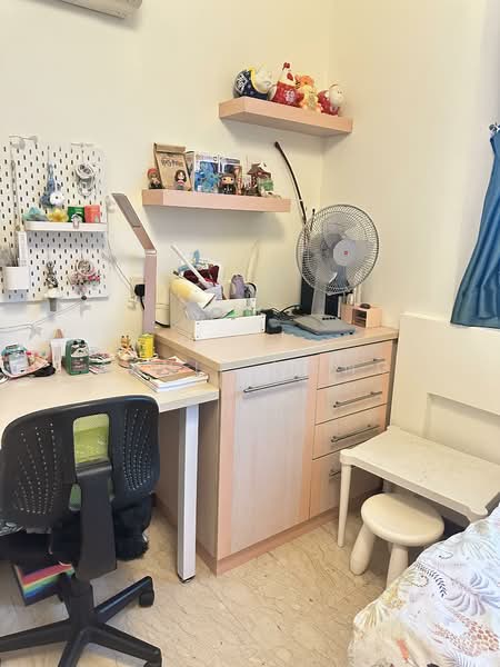 Barossa Gardens Terraced House For Sale at S$ 3,380,000 | PropertyGuru Singapore - Study