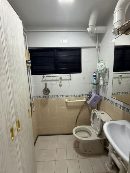 109 Clementi Street 11, 109 Clementi Street 11, 2 Bedrooms, 721 sqft, HDB Flat For Rent, by Zion Zhao 赵峻慷, 500059267 - Bathroom - PropertyGuru.com.sg