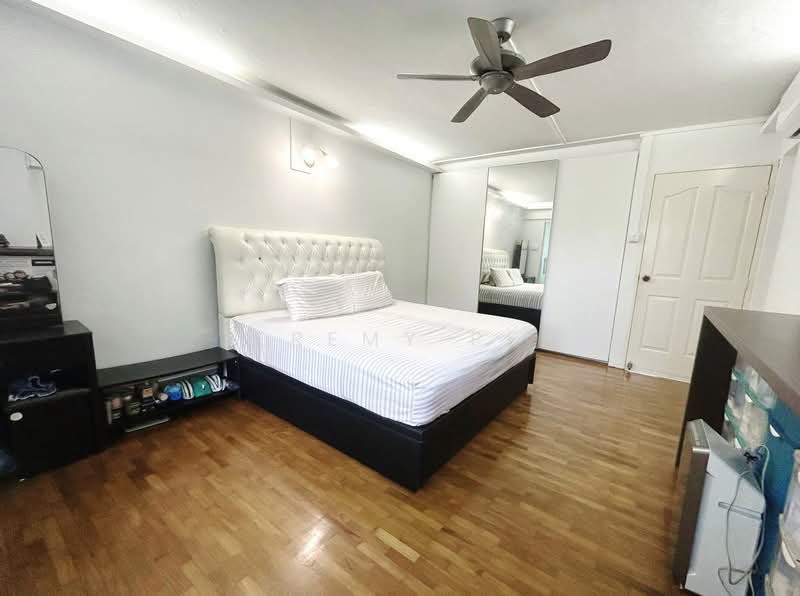 124 Bishan Street 12 HDB Flat For Sale at S$ 935,000 | PropertyGuru Singapore - Bedroom