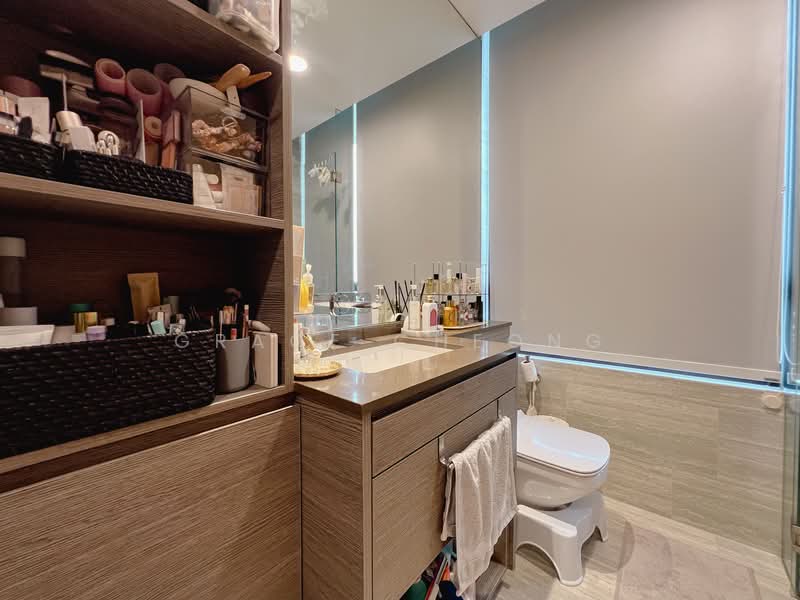 The Crest, 101 Prince Charles Crescent, 2 Bedrooms, 861 sqft, Condominium For Rent, by Grace Cheong, 500059290 - Master Bathroom - PropertyGuru.com.sg