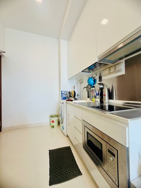 Urban Vista Condominium For Sale at S$ 988,000 | PropertyGuru Singapore - Kitchen