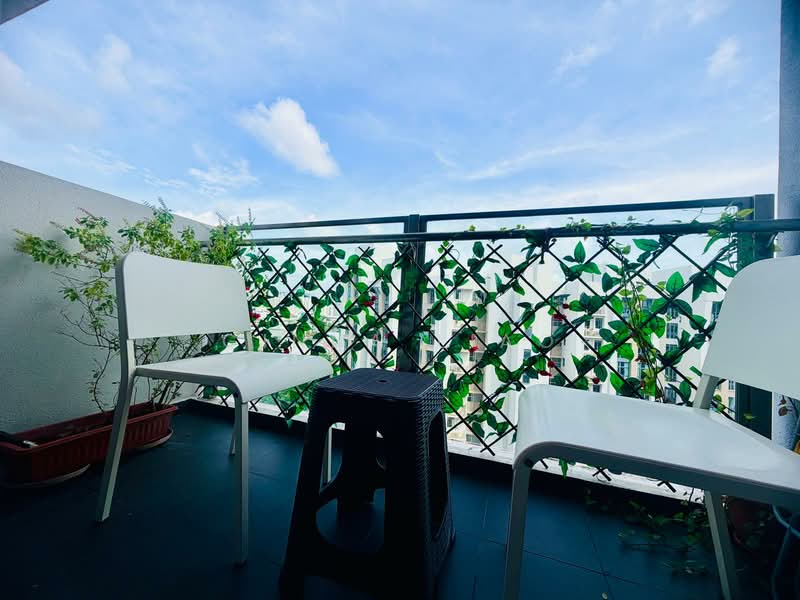 Urban Vista Condominium For Sale at S$ 988,000 | PropertyGuru Singapore - Balcony
