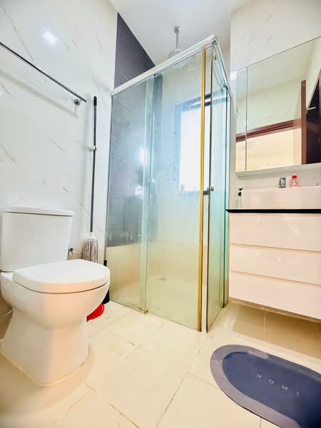 Urban Vista Condominium For Sale at S$ 988,000 | PropertyGuru Singapore - Bathroom