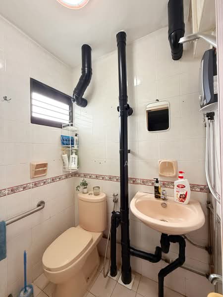 32 Marsiling Drive HDB Flat For Sale at S$ 478,888 | PropertyGuru Singapore - Master Bathroom