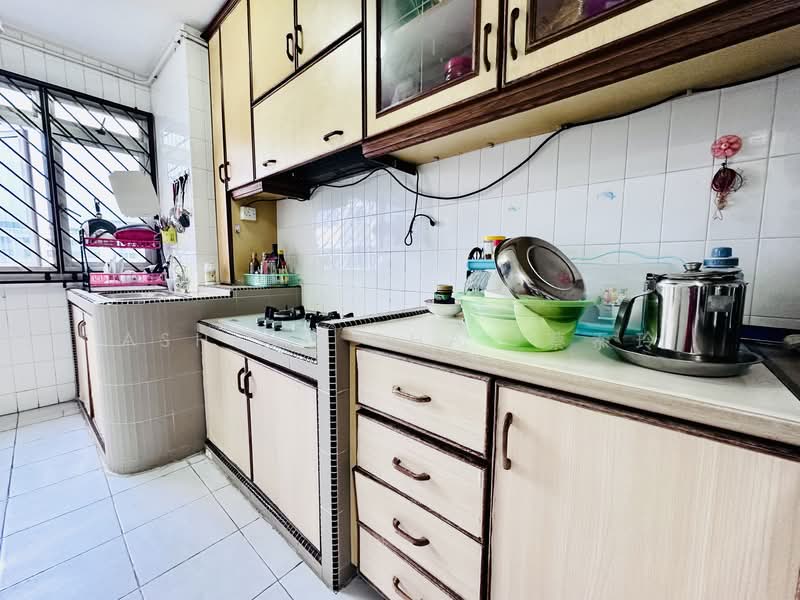 109 Simei Street 1 HDB Flat For Sale at S$ 673,000 | PropertyGuru Singapore - Kitchen