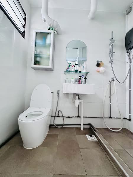 109 Simei Street 1 HDB Flat For Sale at S$ 673,000 | PropertyGuru Singapore - Bathroom