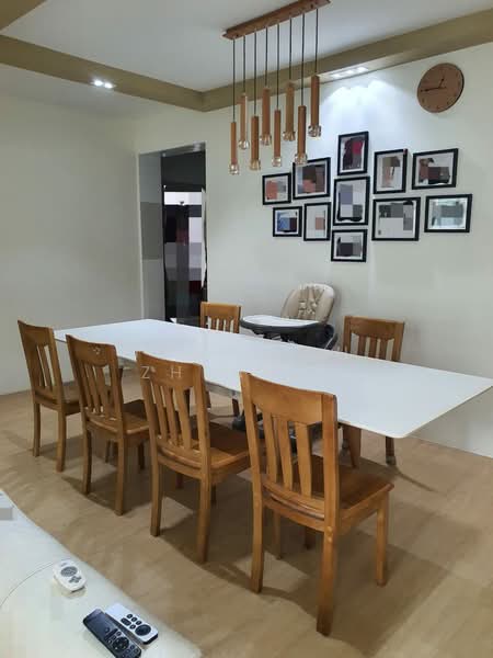 216D Compassvale Drive HDB Flat For Sale at S$ 848,000 | PropertyGuru Singapore - Dining Room