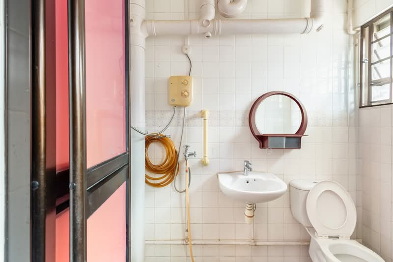 371 Tampines Street 34 HDB Flat For Sale at S$ 810,000 | PropertyGuru Singapore - Bathroom