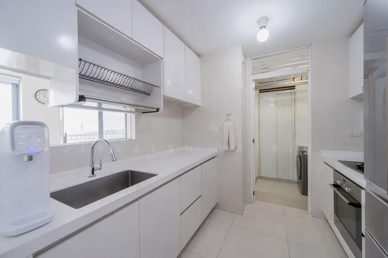 Sky Habitat Condominium For Sale at S$ 2,900,000 | PropertyGuru Singapore - Kitchen