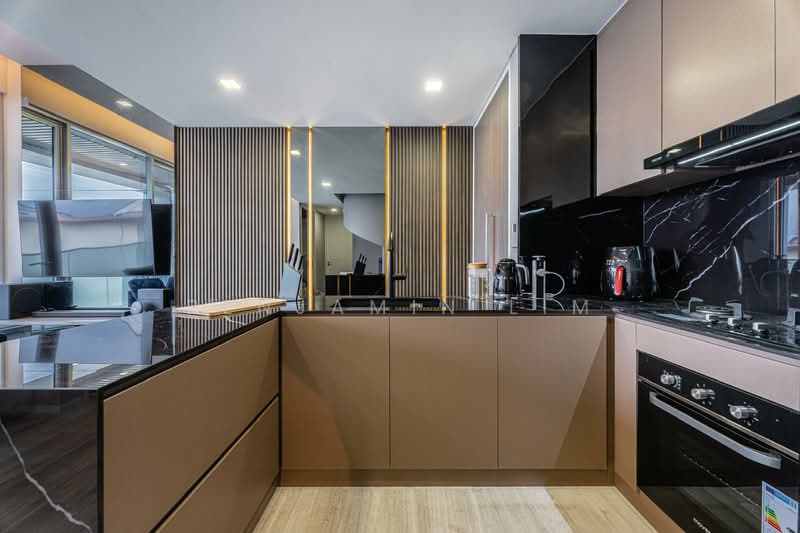 Seletar Park Residence Condominium For Sale at S$ 1,680,000 | PropertyGuru Singapore - Kitchen