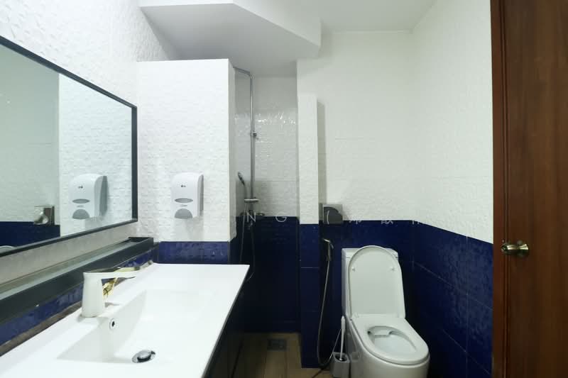 The Floravale Executive Condominium For Sale at S$ 1,520,000 | PropertyGuru Singapore - Bathroom