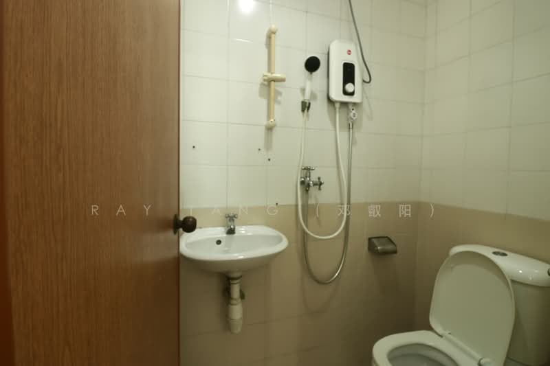 The Floravale Executive Condominium For Sale at S$ 1,520,000 | PropertyGuru Singapore - Bathroom