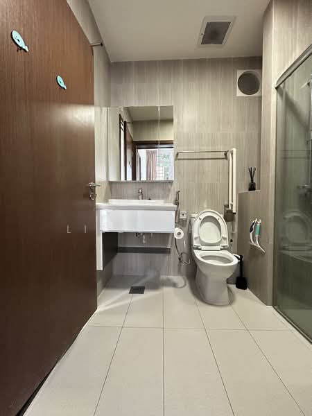 The Hillford Condominium For Sale at S$ 620,000 | PropertyGuru Singapore - Bathroom