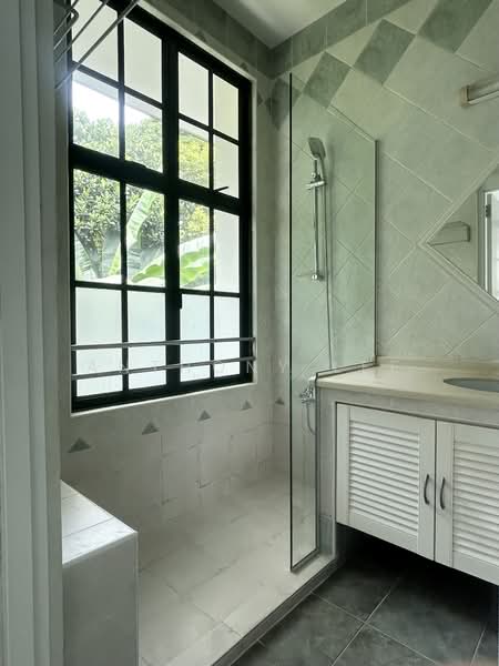 6 Bedroom Semi-Detached House at Greenleaf Place, Semi-Detached House at Greenleaf Place, 5 Bedrooms, 4,500 sqft, Semi-Detached House For Rent, by Anthony Lee, 500059397 - Bathroom - PropertyGuru.com.sg