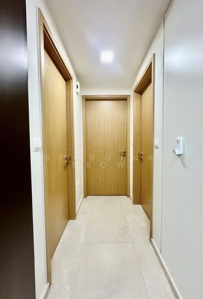 The Glades, 12 Bedok Rise, 2 Bedrooms, 689 sqft, Condominium For Rent, by Georgina Seow, 500059420 - Corridor - PropertyGuru.com.sg