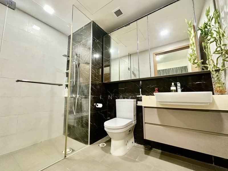 The Glades, 12 Bedok Rise, 2 Bedrooms, 689 sqft, Condominium For Rent, by Georgina Seow, 500059420 - Bathroom - PropertyGuru.com.sg