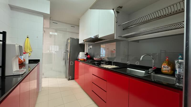 987A Buangkok Green HDB Flat For Sale at S$ 620,000 | PropertyGuru Singapore - Kitchen