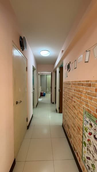 987A Buangkok Green HDB Flat For Sale at S$ 620,000 | PropertyGuru Singapore - Corridor