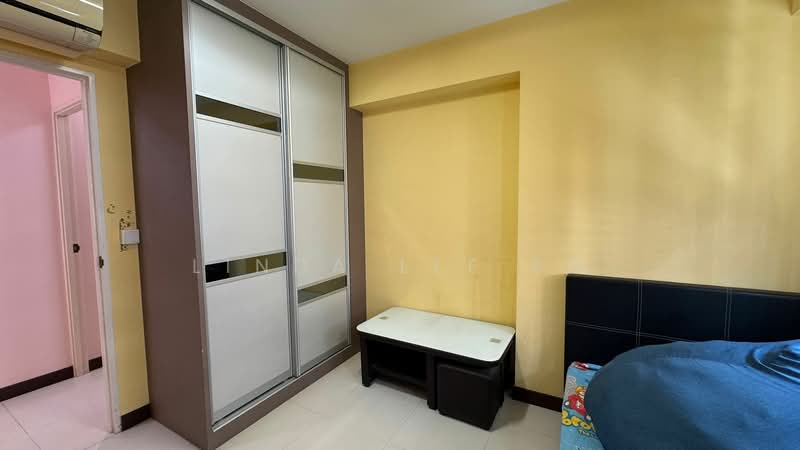 987A Buangkok Green HDB Flat For Sale at S$ 620,000 | PropertyGuru Singapore - Bedroom