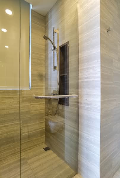 The Crest, 103 Prince Charles Crescent, 2 Bedrooms, 872 sqft, Condominium For Rent, by Ray Lee, 500059443 - Bathroom - PropertyGuru.com.sg