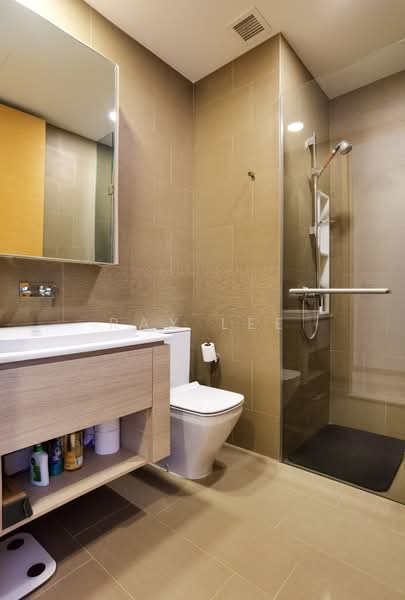The Crest, 103 Prince Charles Crescent, 2 Bedrooms, 872 sqft, Condominium For Rent, by Ray Lee, 500059443 - Bathroom - PropertyGuru.com.sg